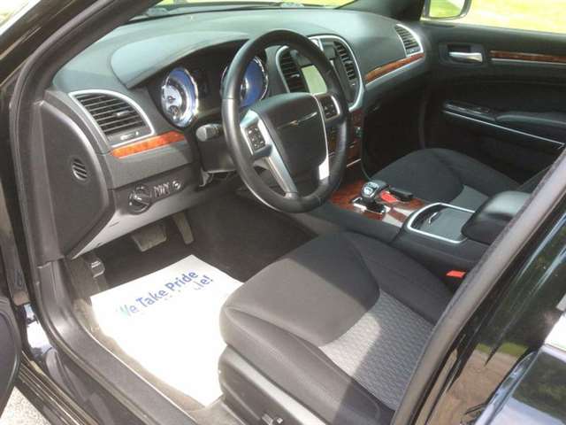 Chrysler 300 2012 photo 10